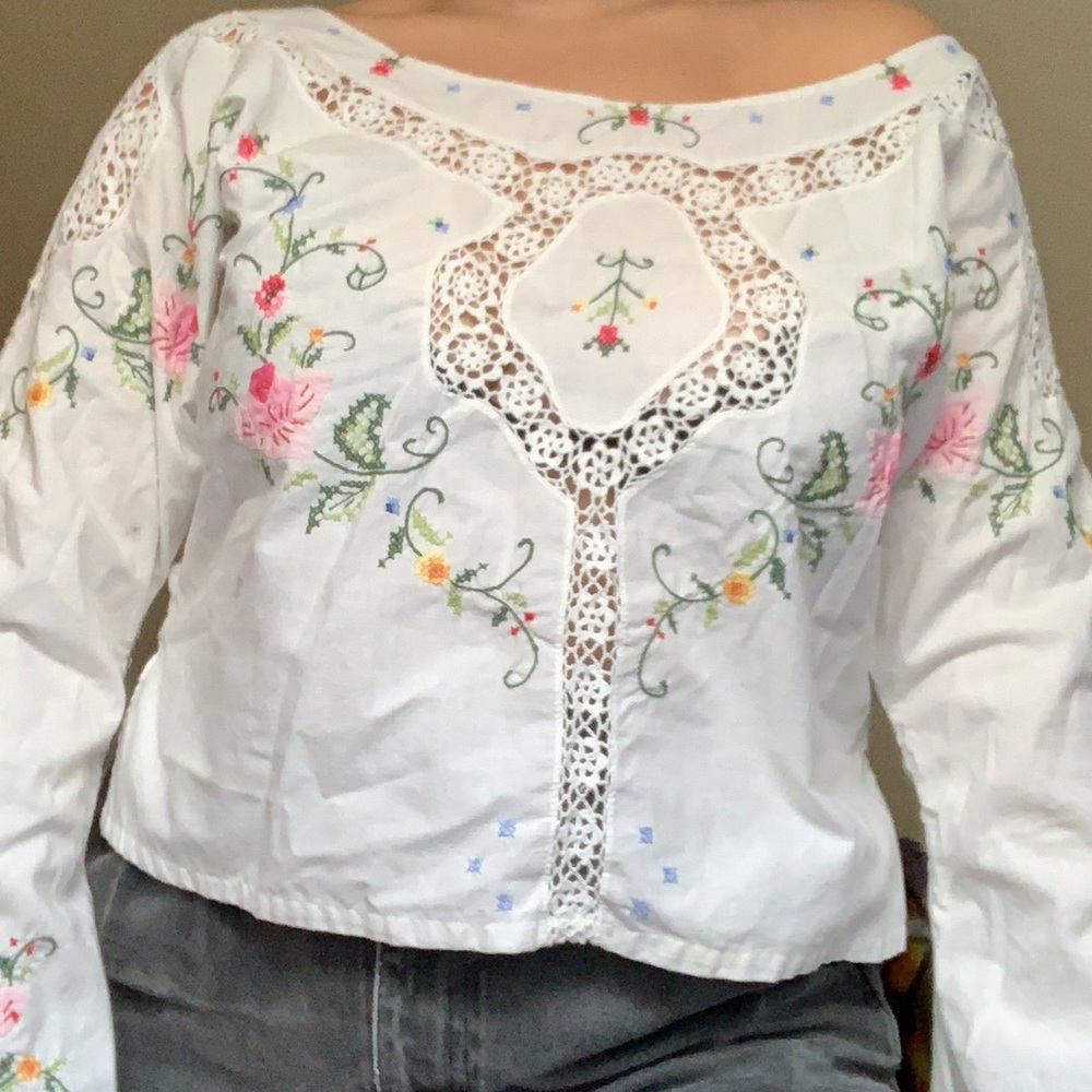 Beautiful off the shoulder blouse - Picture 2 of 10